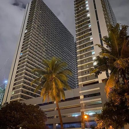 One Bedroom Condo Unit Fame Residences マニラ市 エクステリア 写真