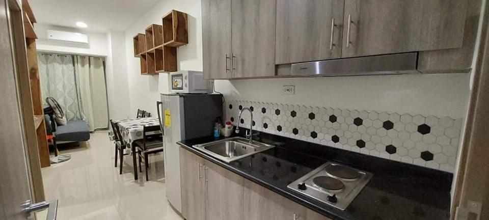 One Bedroom Condo Unit Fame Residences マニラ市 エクステリア 写真
