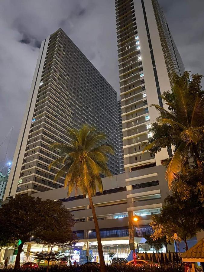 One Bedroom Condo Unit Fame Residences マニラ市 エクステリア 写真