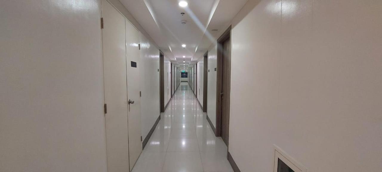 One Bedroom Condo Unit Fame Residences マニラ市 エクステリア 写真