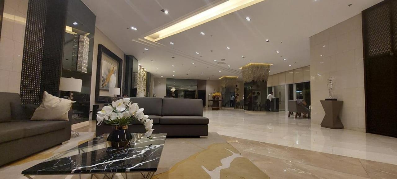 One Bedroom Condo Unit Fame Residences マニラ市 エクステリア 写真