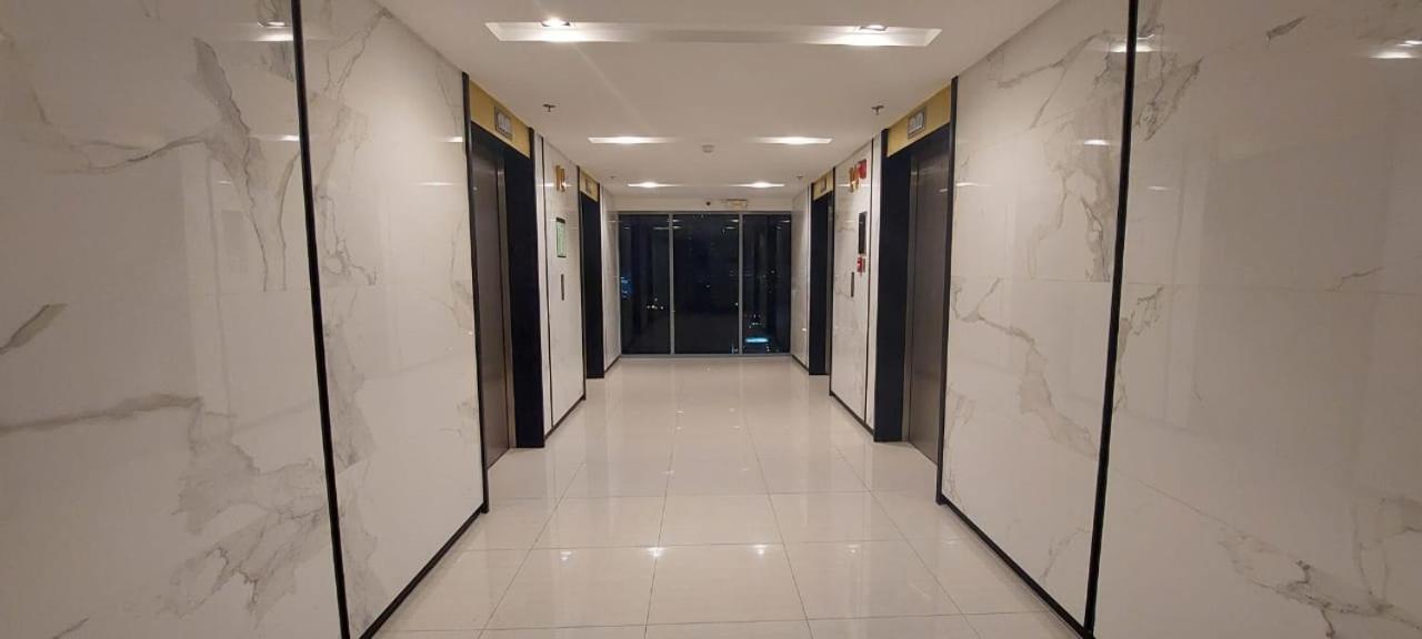 One Bedroom Condo Unit Fame Residences マニラ市 エクステリア 写真