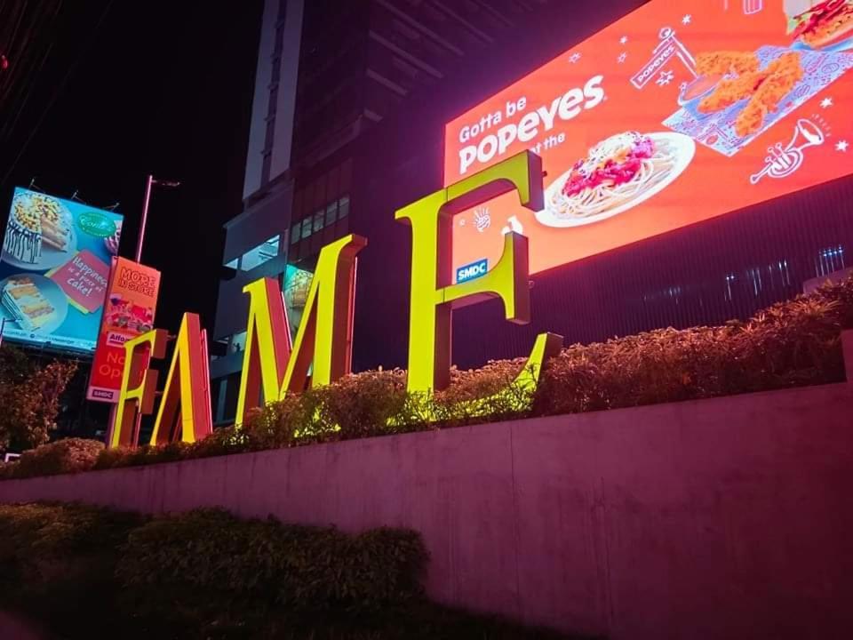 One Bedroom Condo Unit Fame Residences マニラ市 エクステリア 写真