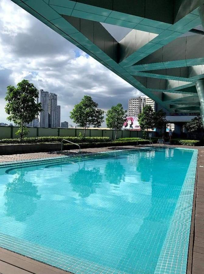 One Bedroom Condo Unit Fame Residences マニラ市 エクステリア 写真